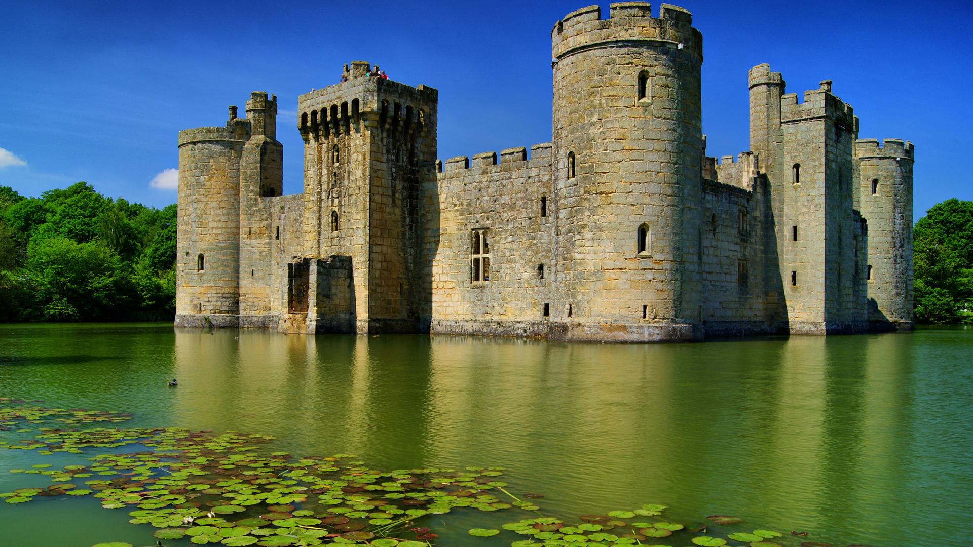 Amazing Bodiam Castle Pictures & Backgrounds