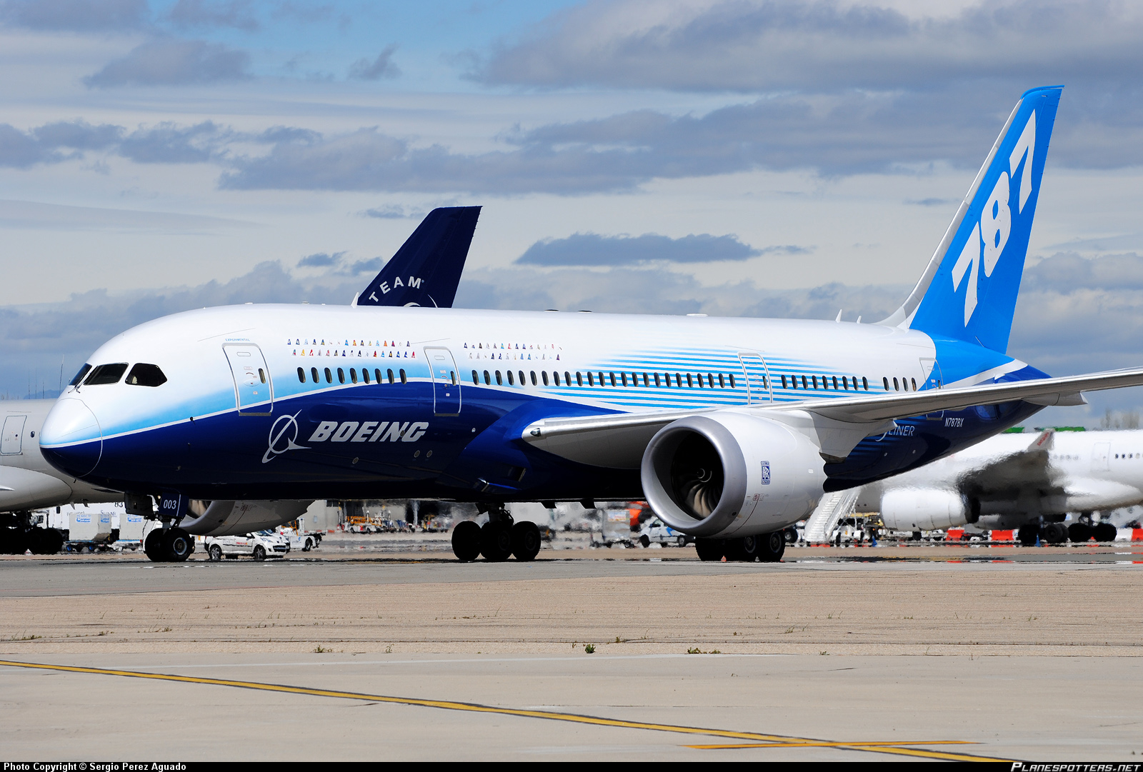 Amazing Boeing 787 Pictures & Backgrounds