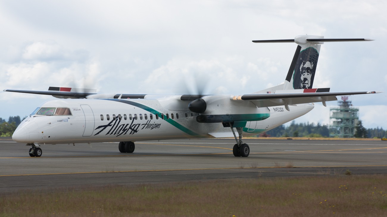 High Resolution Wallpaper | Bombardier Q400 1300x731 px