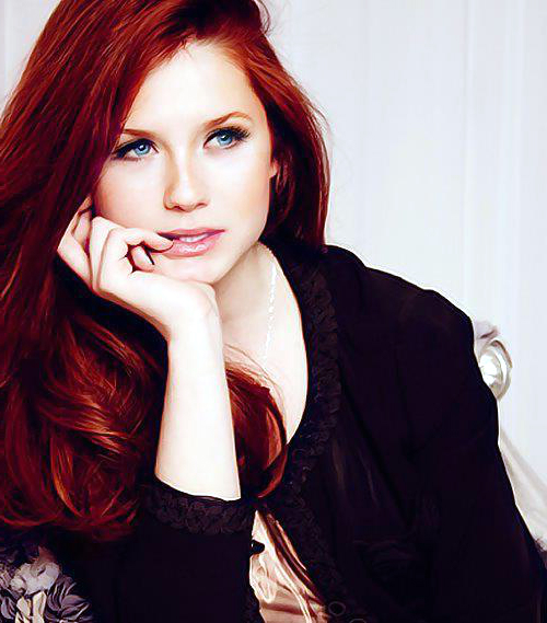 Nice Images Collection: Bonnie Wright Desktop Wallpapers