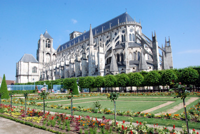 HQ Bourges Cathedral Wallpapers | File 66.09Kb