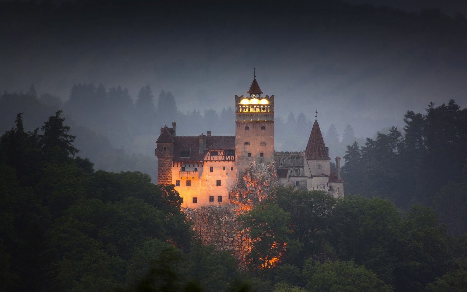 Amazing Bran Castle Pictures & Backgrounds