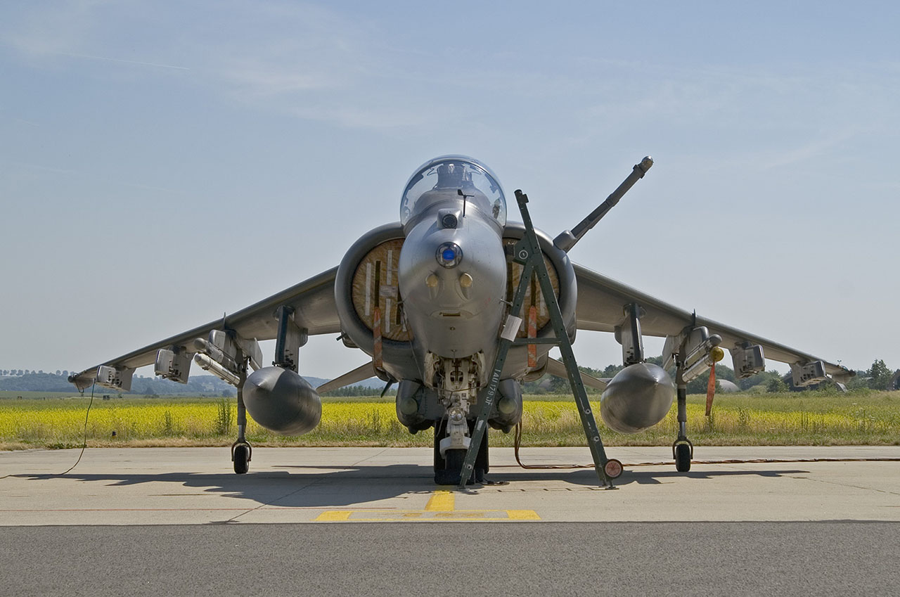 Images of British Aerospace Harrier II | 1280x849