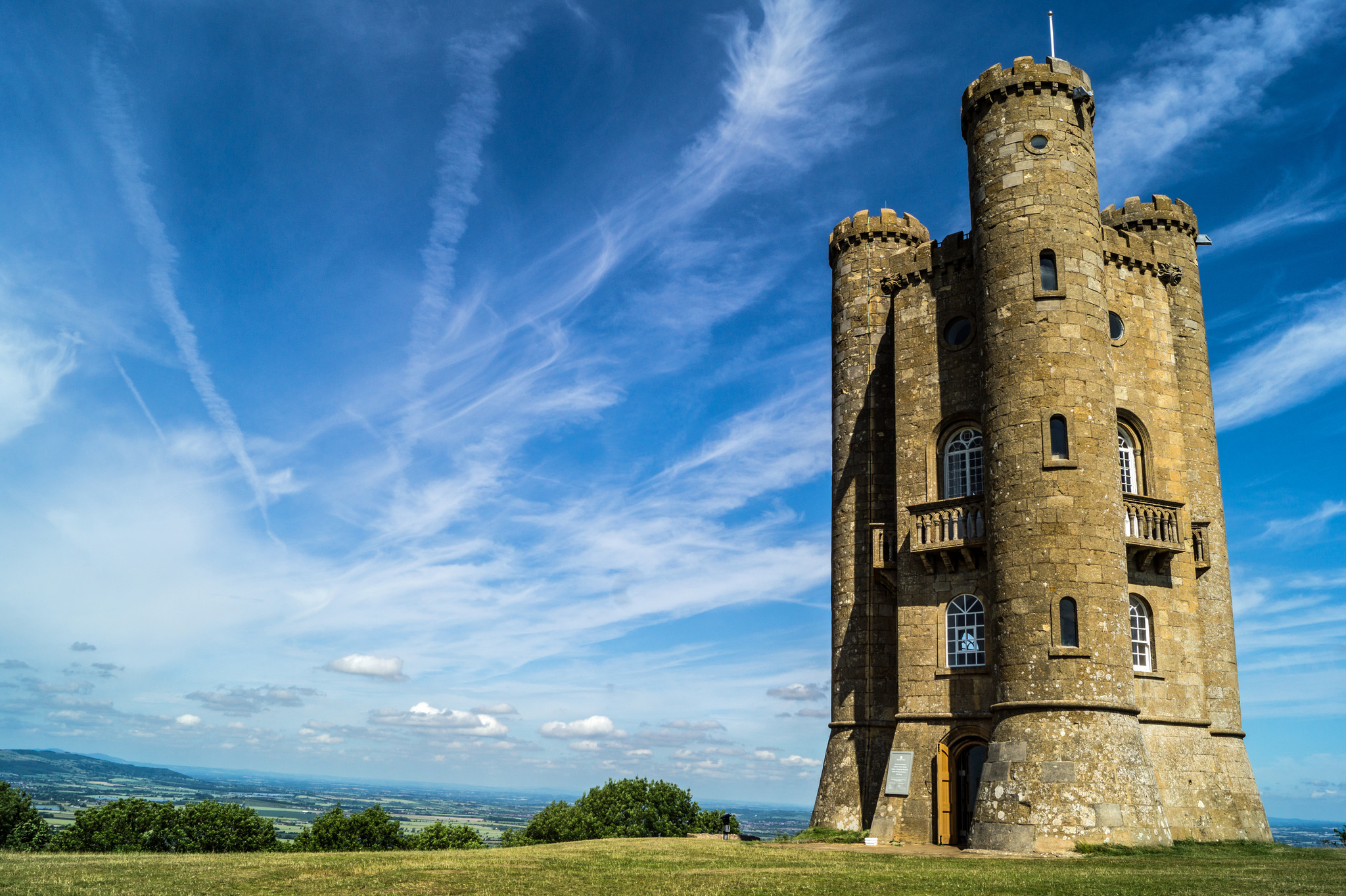 Nice Images Collection: Broadway Tower, Worcestershire Desktop Wallpapers