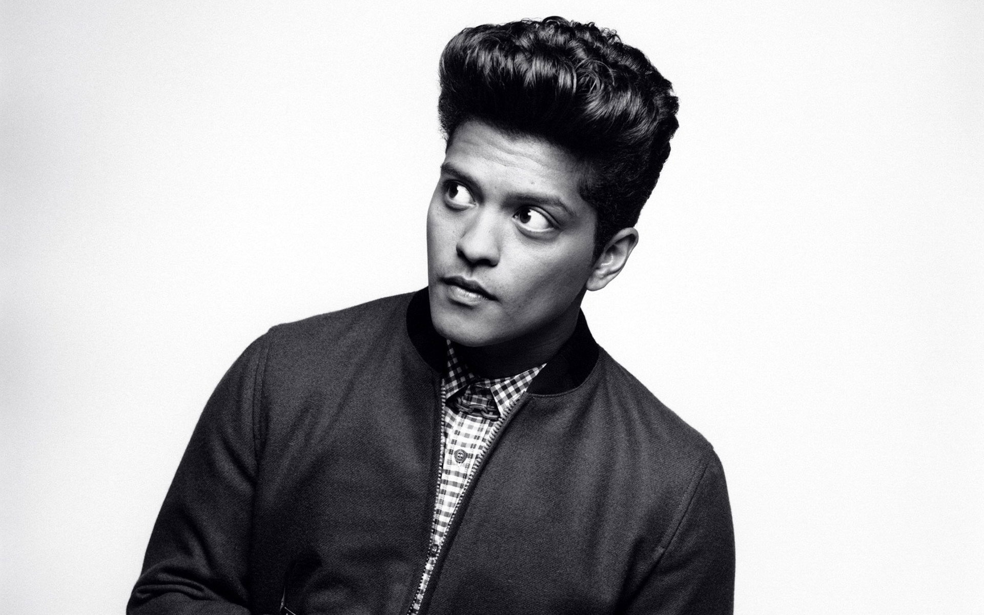 Amazing Bruno Mars Pictures & Backgrounds