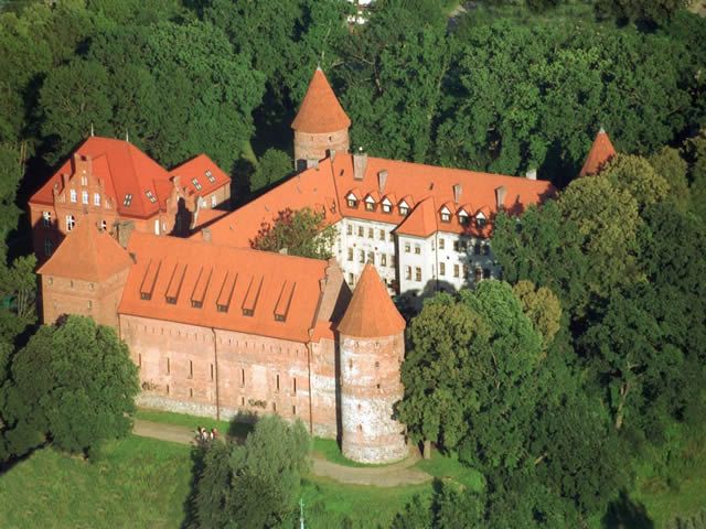 Images of Bytów Castle | 640x480