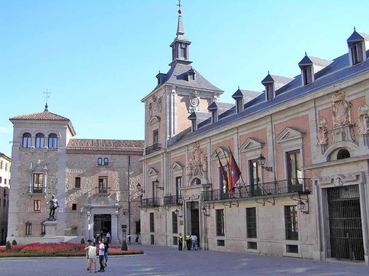 Casa De Cisneros (Madrid) #10