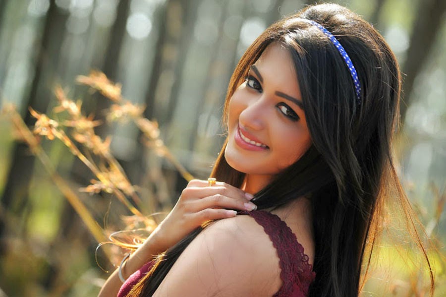 Catherine Tresa Photos Pictures Wallpapers