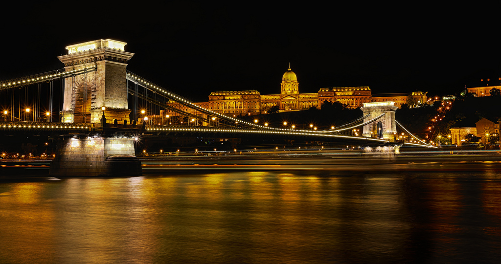 Amazing Chain Bridge Pictures & Backgrounds