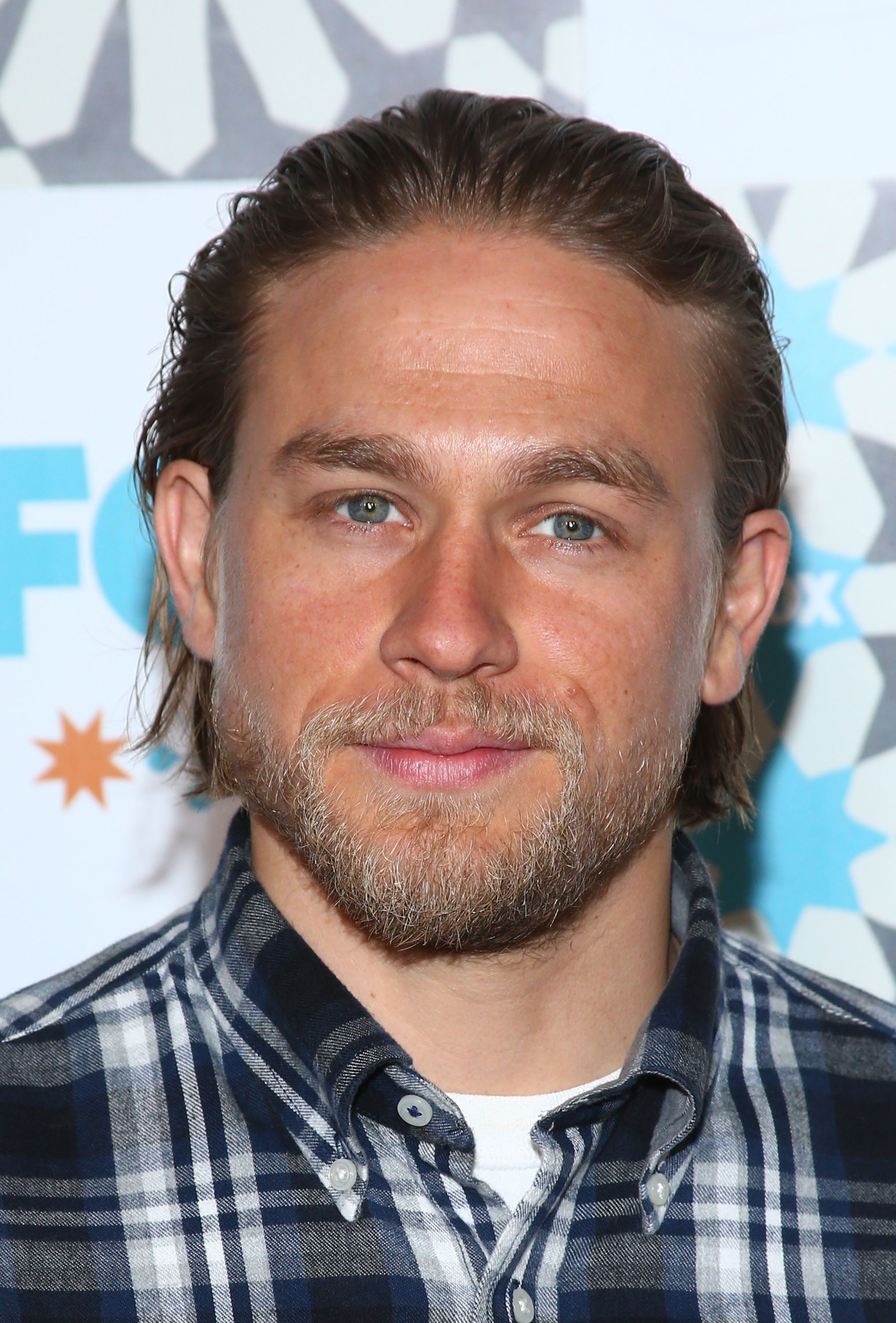 HD Quality Wallpaper | Collection: Celebrity, 2033x3000 Charlie Hunnam