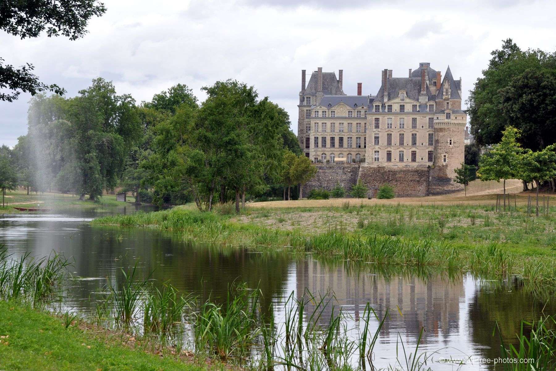 1800x1200 > Chateau De Brissac Wallpapers