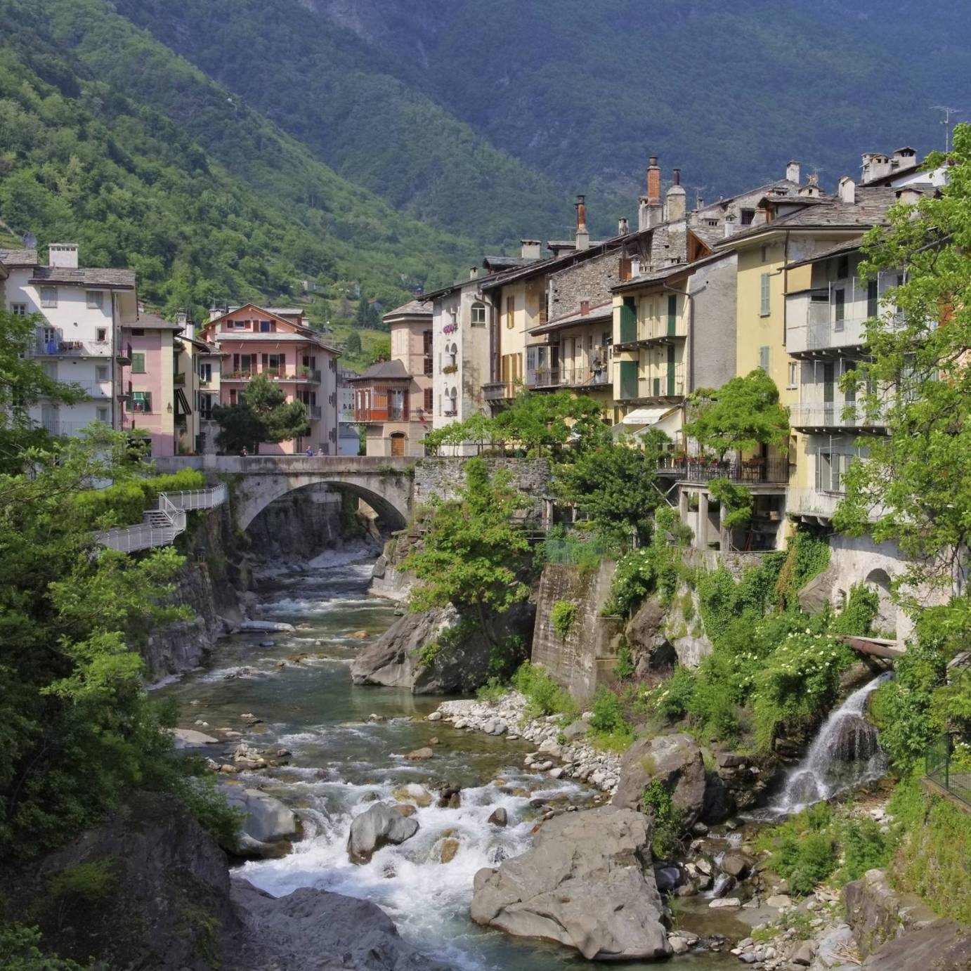 1382x1382 > Chiavenna Wallpapers