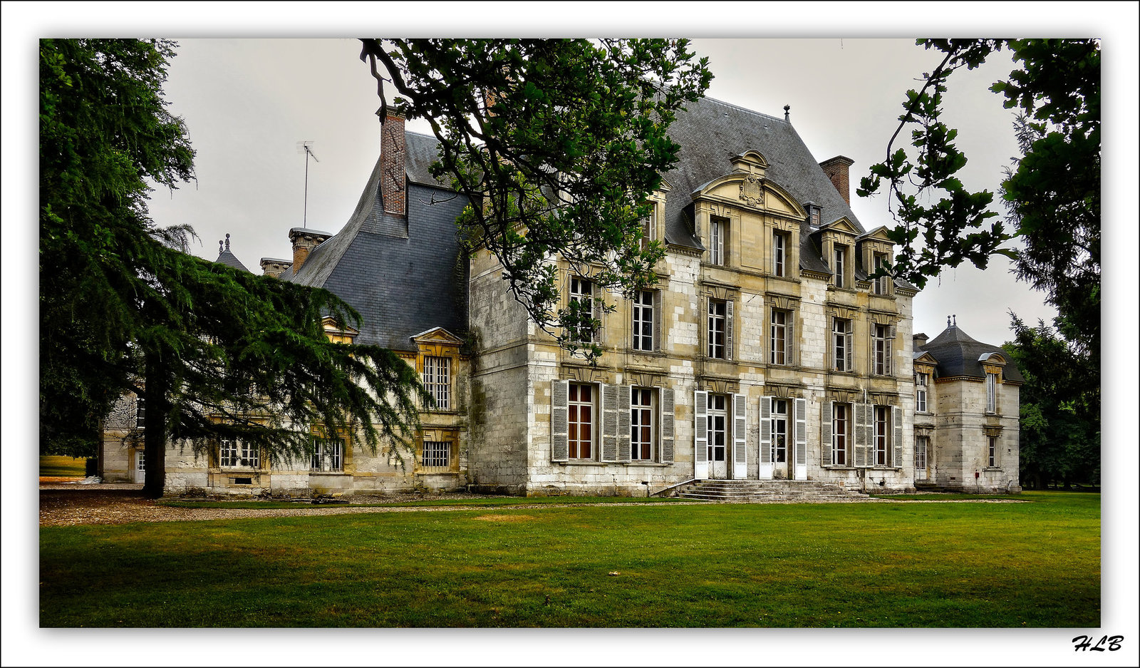 HQ Château De La Rivière-Bourdet Wallpapers | File 552.11Kb