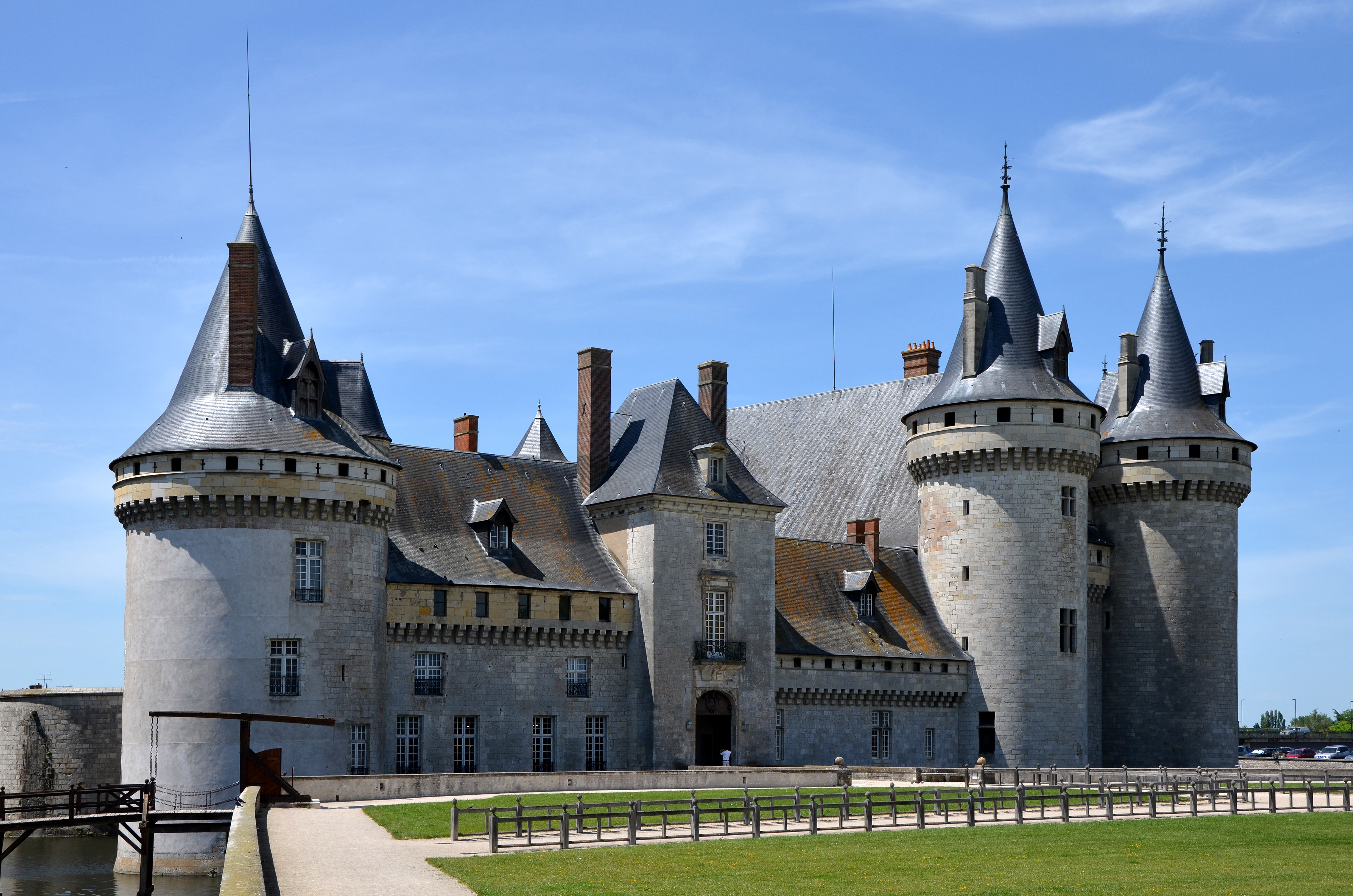 Château De Sully-sur-Loire Backgrounds on Wallpapers Vista