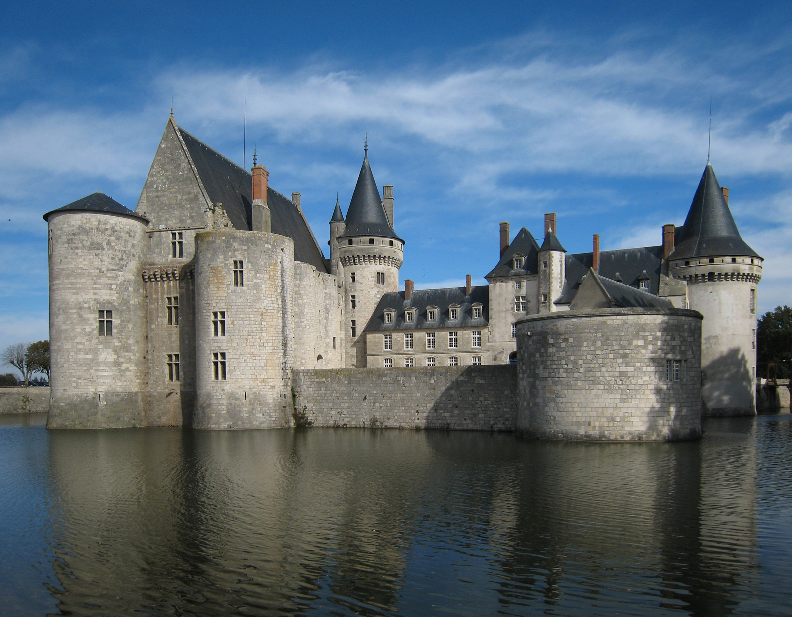 Nice Images Collection: Château De Sully-sur-Loire Desktop Wallpapers
