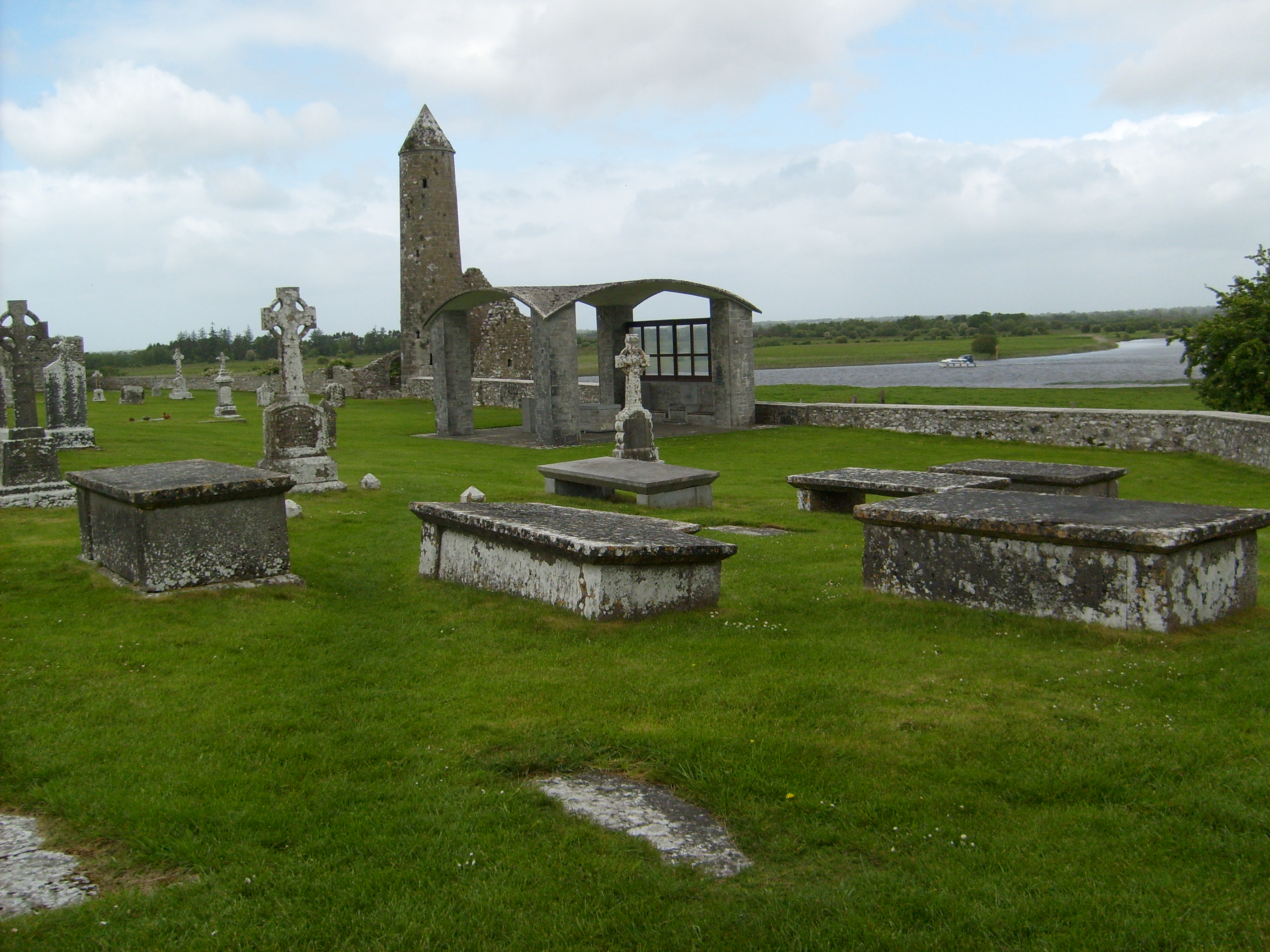 Images of Clonmacnoise Monastery | 2816x2112