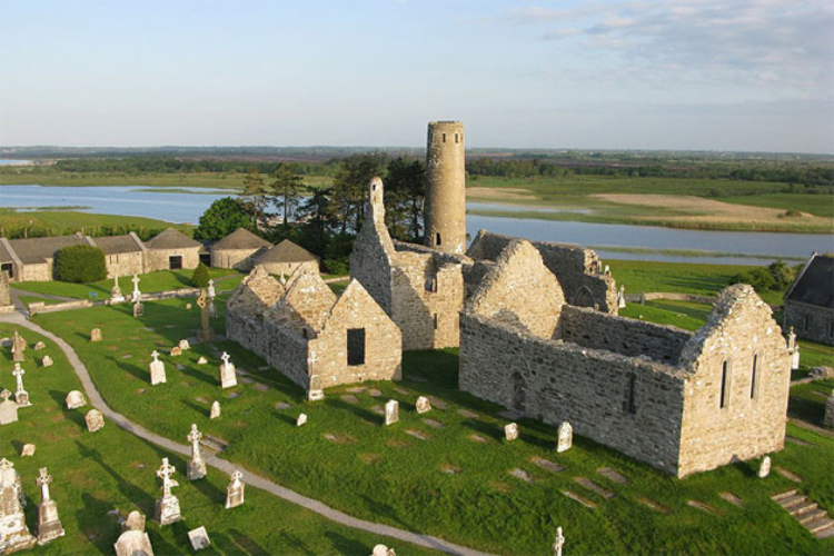 Images of Clonmacnoise Monastery | 750x500