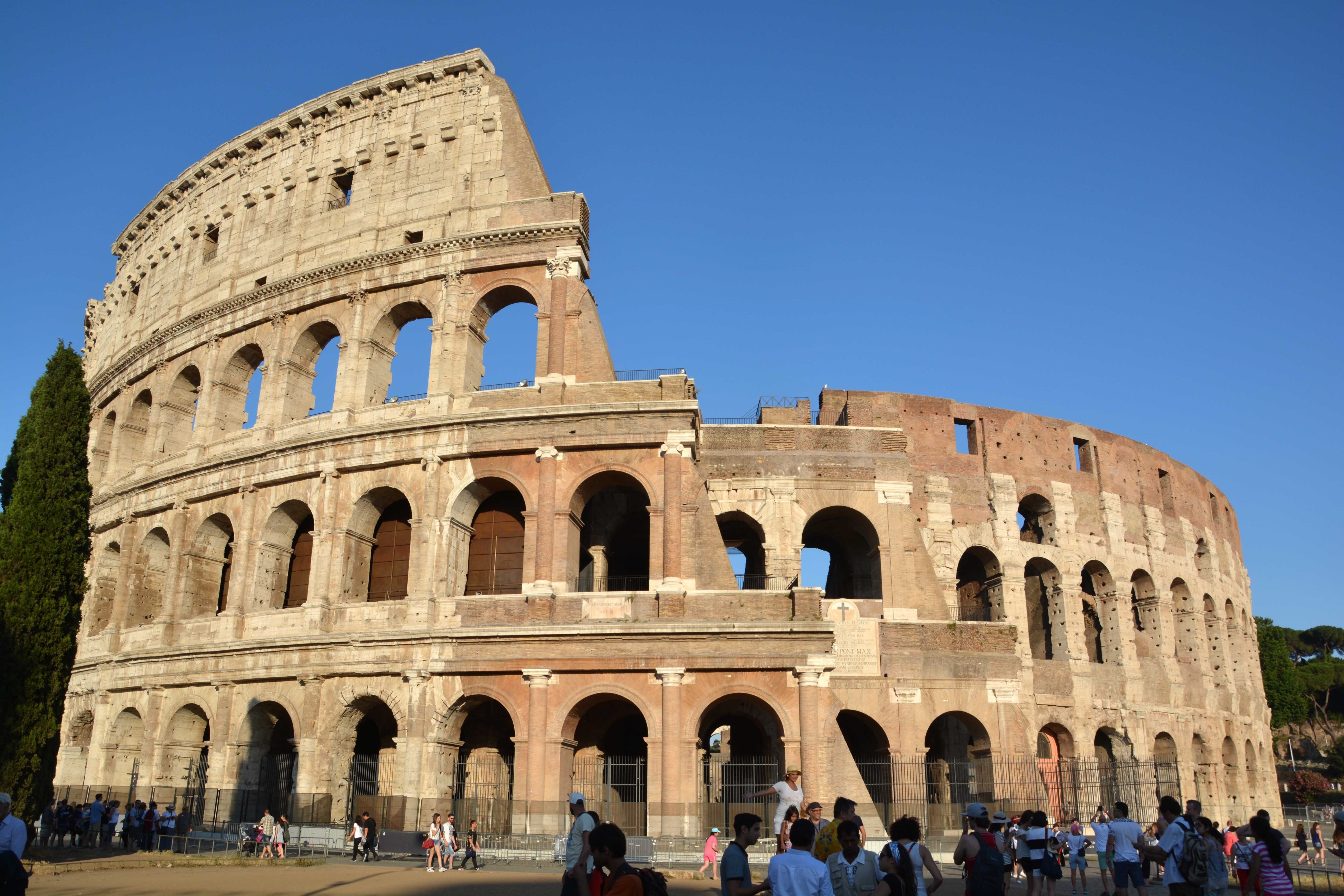 Amazing Colosseum Pictures & Backgrounds