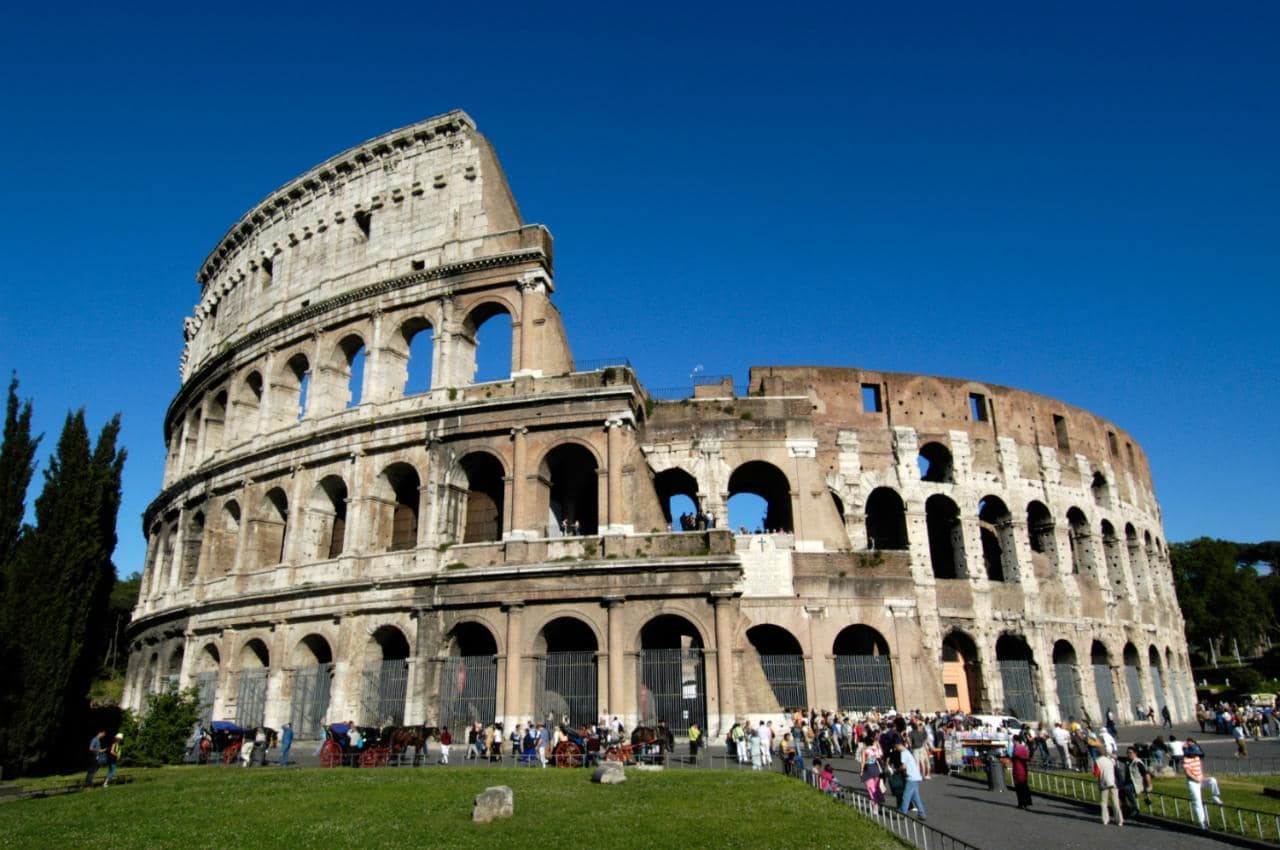 Amazing Colosseum Pictures & Backgrounds