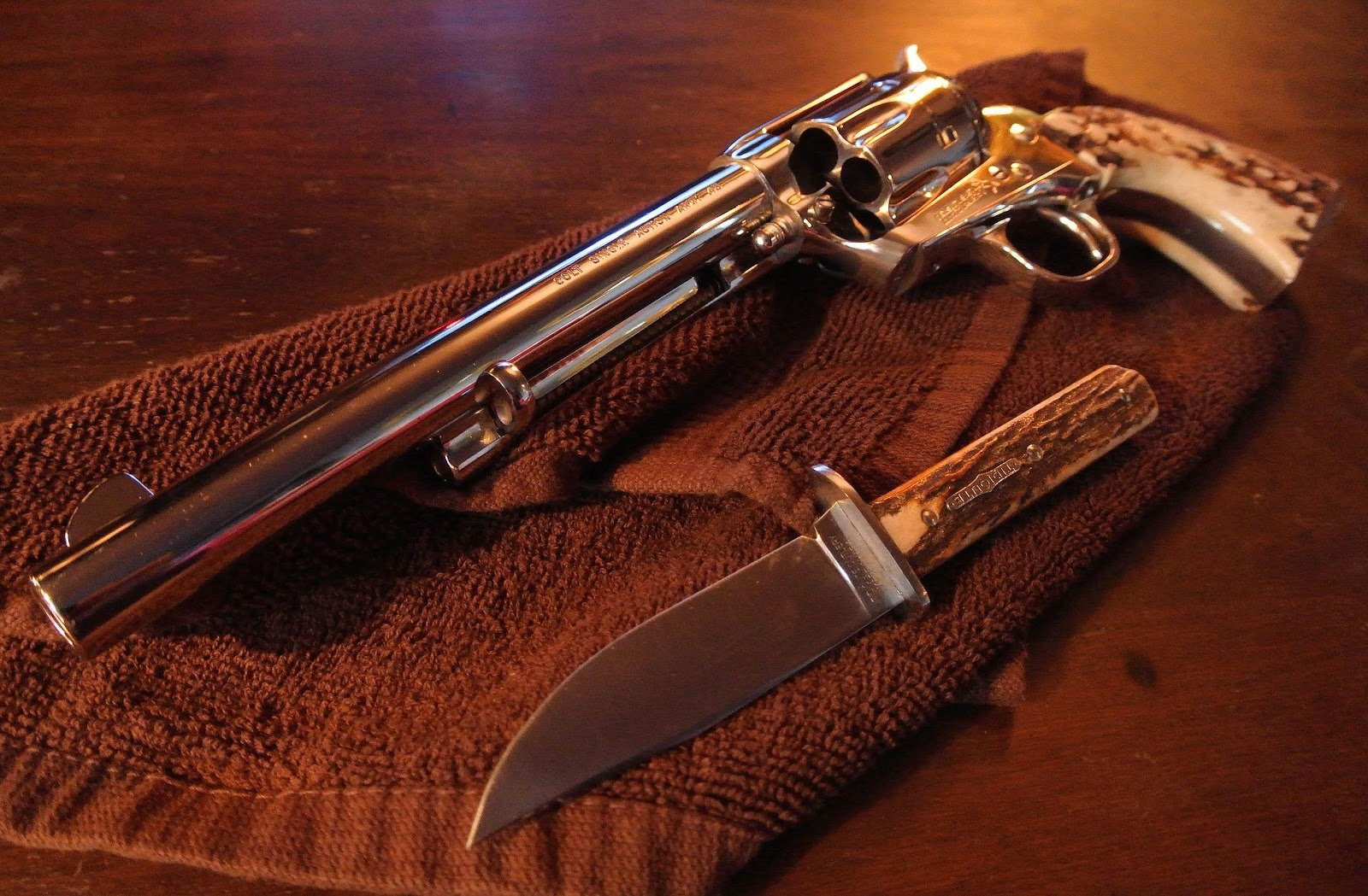 HD Quality Wallpaper | Collection: Weapons, 1600x1049 Colt Revolver