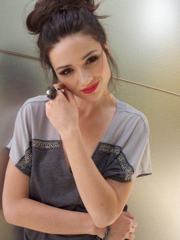Amazing Crystal Reed Pictures & Backgrounds