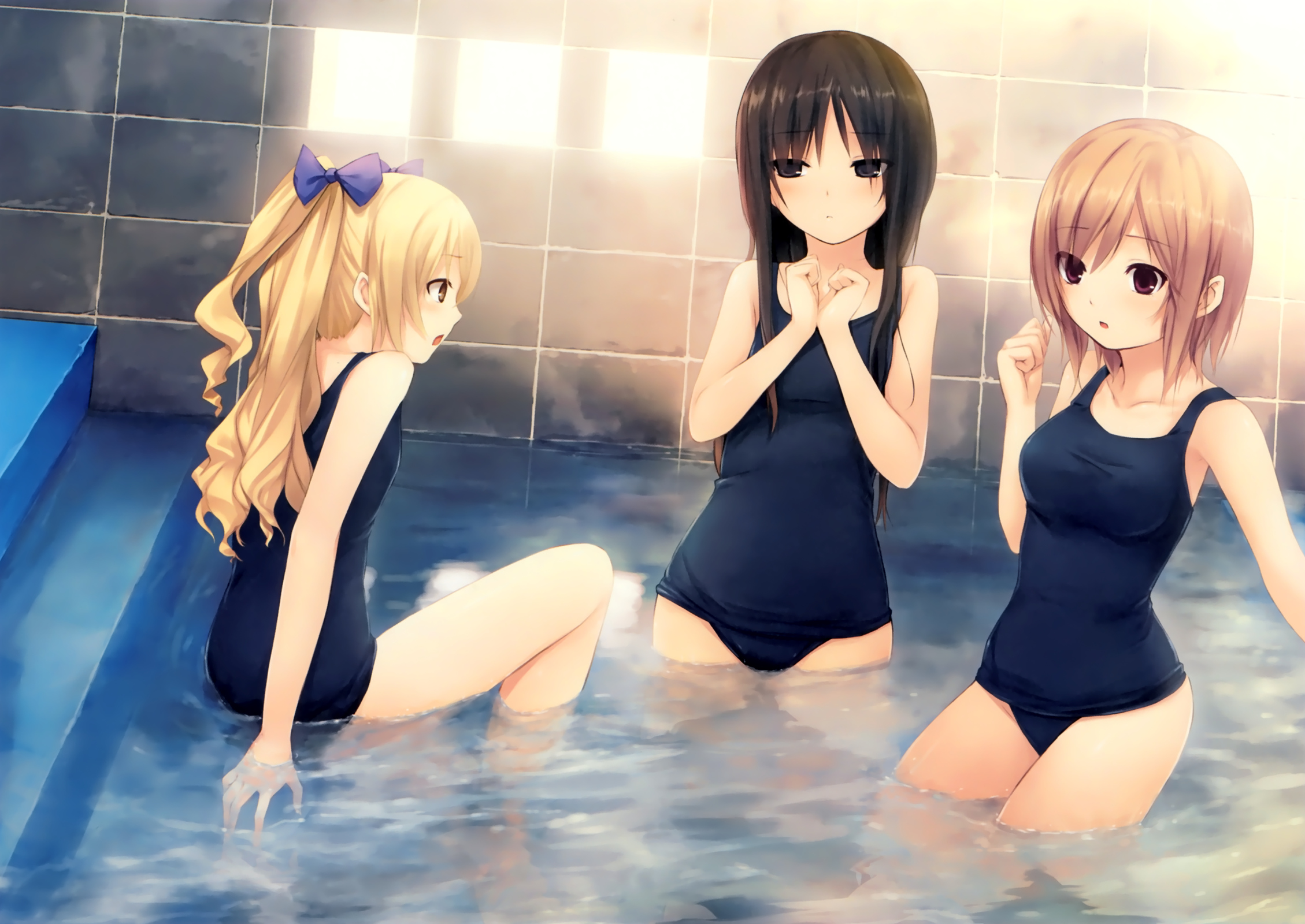 Девушки в школьных купальниках