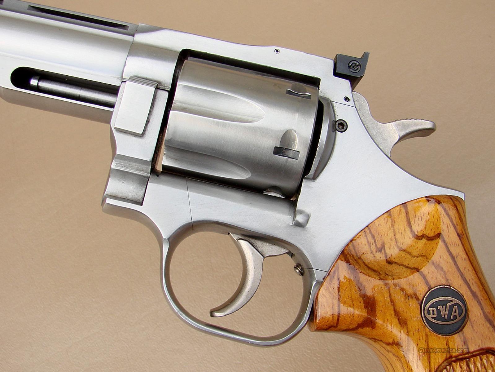 High Resolution Wallpaper | Dan Wesson 357 Magnum Revolver 1598x1200 px