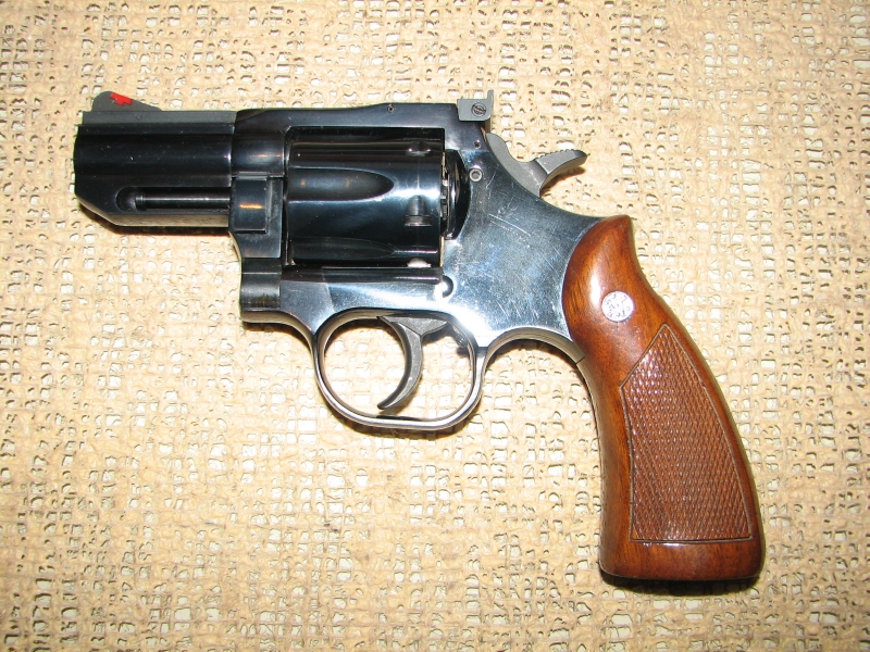 800x600 > Dan Wesson 357 Magnum Revolver Wallpapers