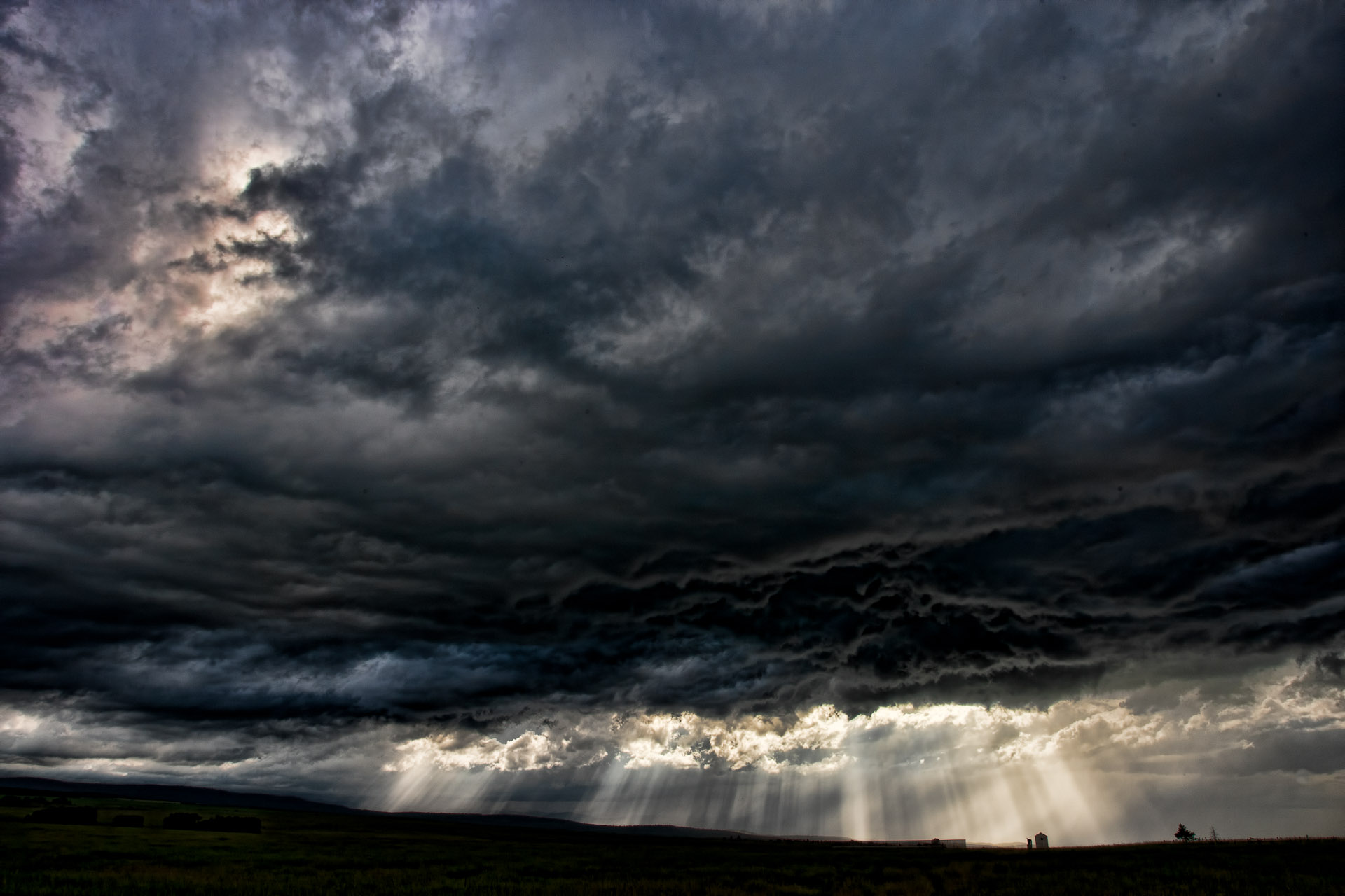 Amazing Dark Storm Pictures & Backgrounds