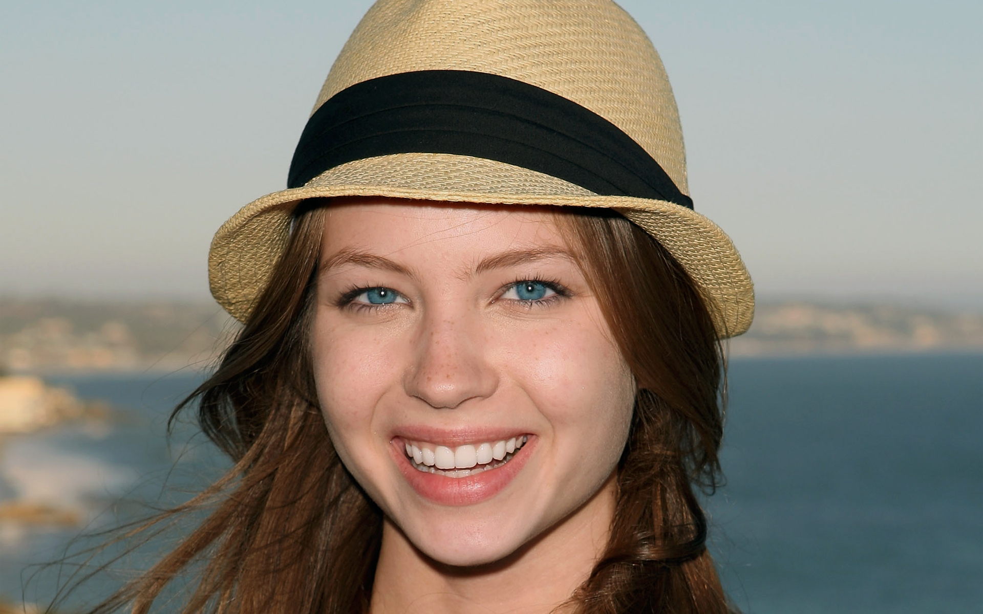 Daveigh Chase High Quality Background on Wallpapers Vista