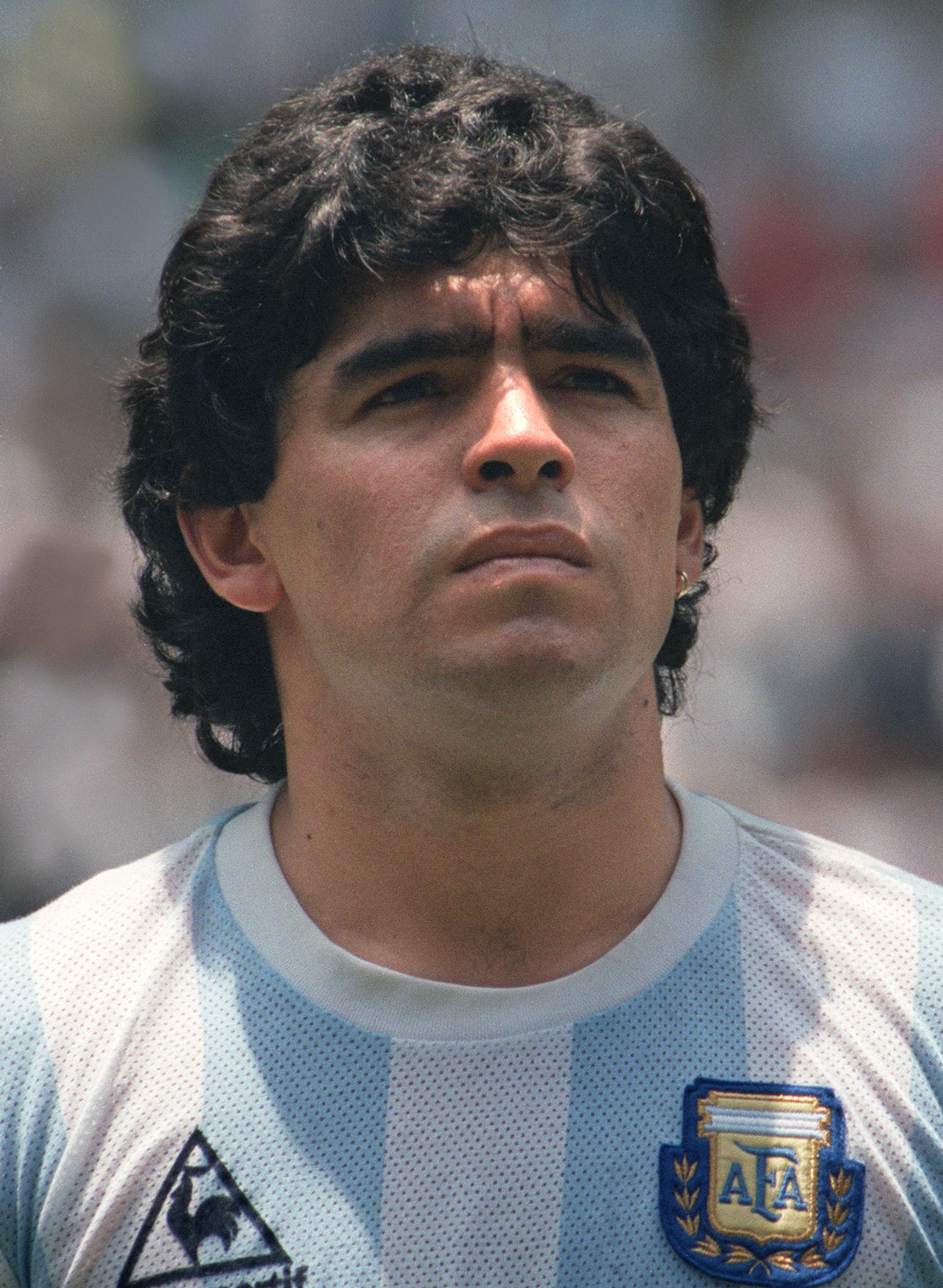 High Resolution Wallpaper | Diego Armando Maradona 2048x2799 px