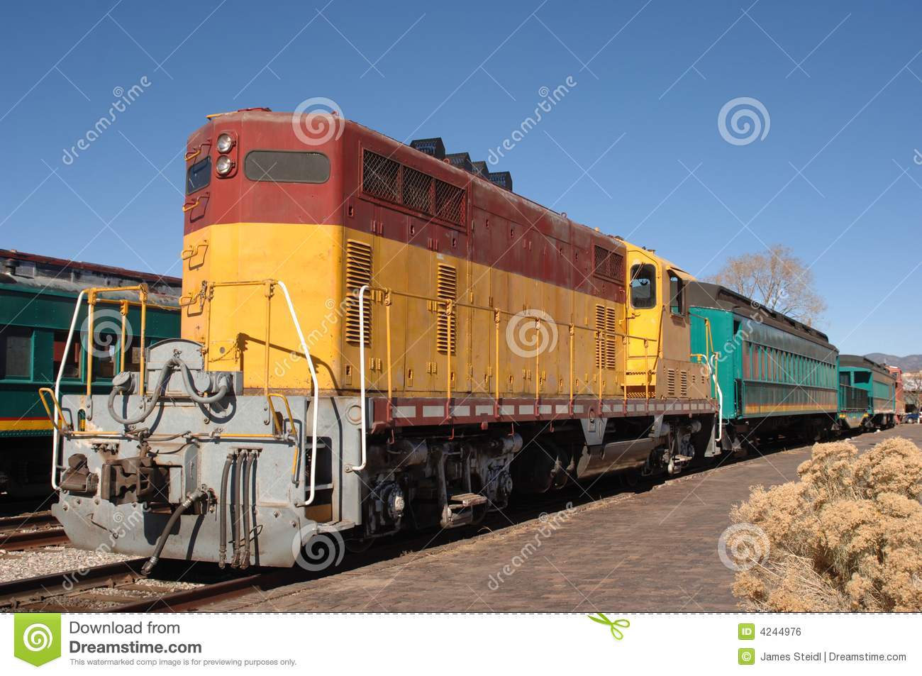 HD Quality Wallpaper | Collection: Vehicles, 1300x953 Diesel Locomotive