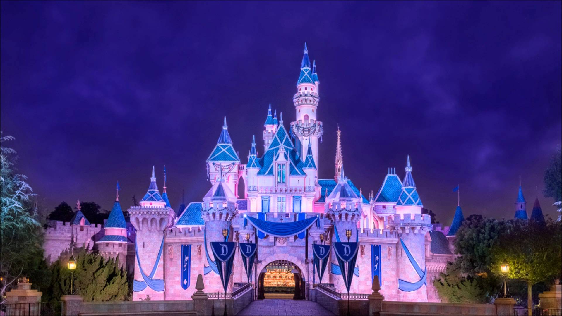 HQ Disneyland Wallpapers | File 175.86Kb