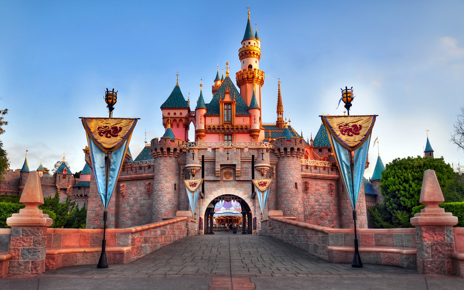 Images of Disneyland | 1600x1000