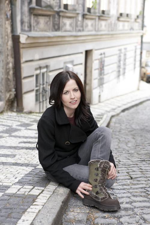 Dolores O' Riordan Backgrounds on Wallpapers Vista