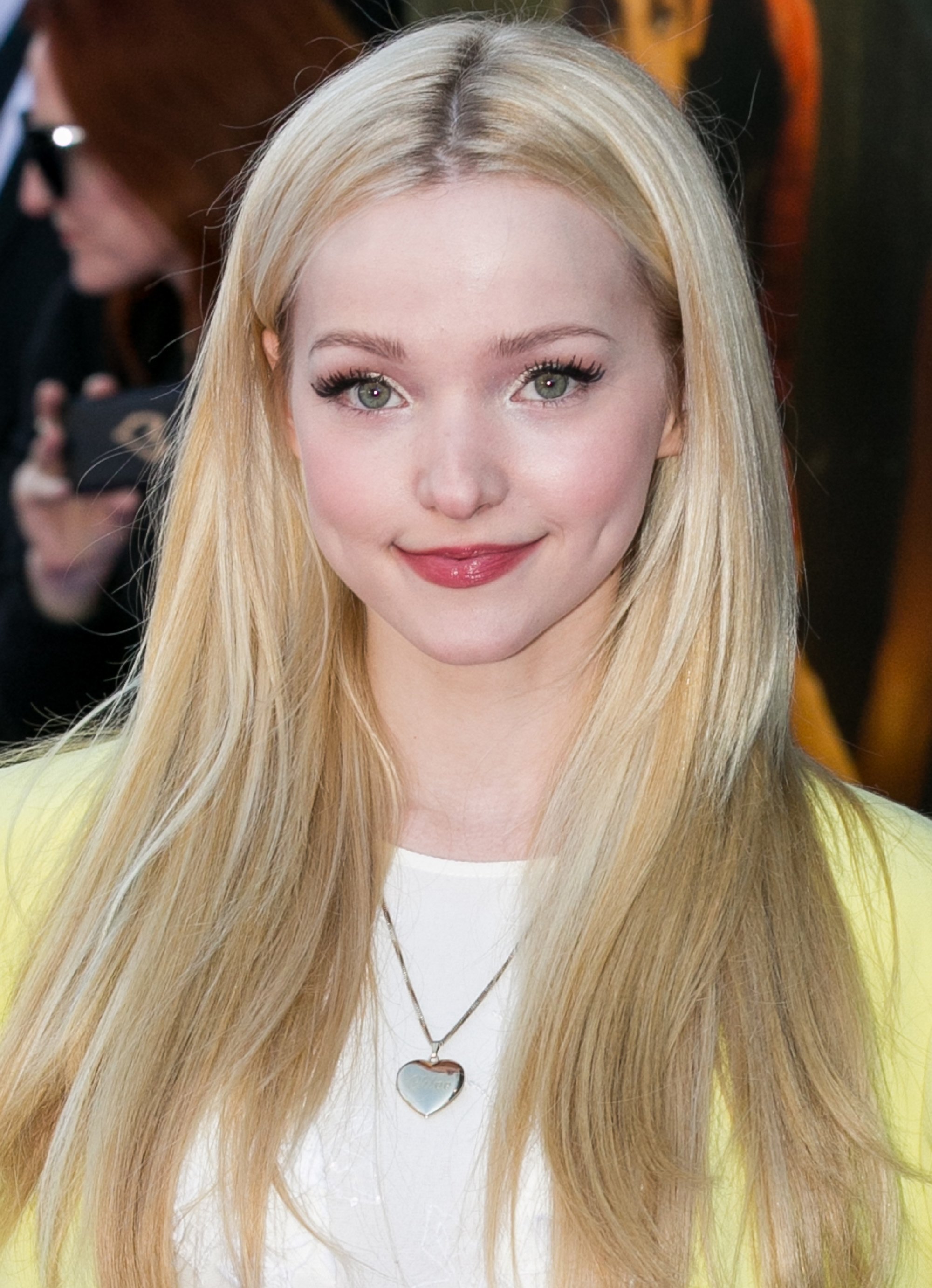 Nice Images Collection: Dove Cameron Desktop Wallpapers