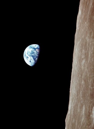 Nice Images Collection: Earthrise Desktop Wallpapers
