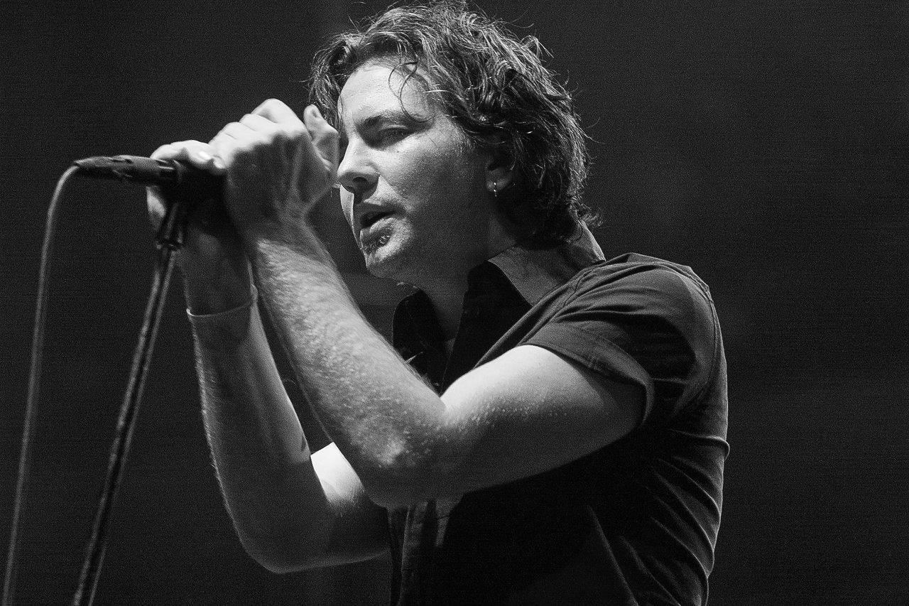 Eddie Vedder of Pearl Jam MTV Unplugged - Gunawan Rb