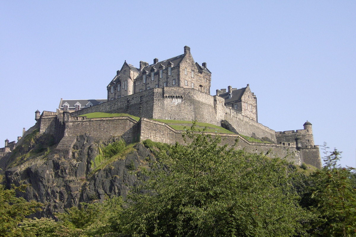 Amazing Edinburgh Castle Pictures & Backgrounds