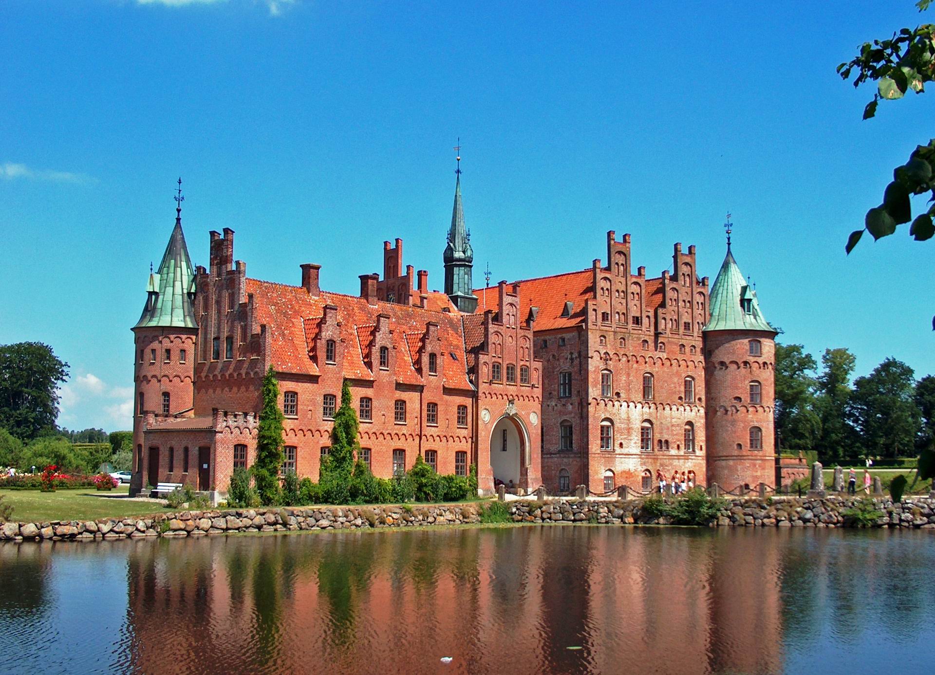 Nice wallpapers Egeskov Castle 1920x1387px