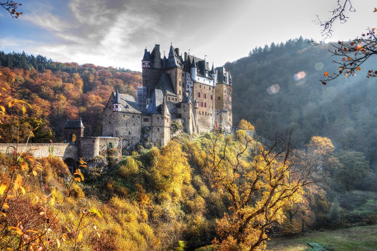 Eltz Castle Backgrounds on Wallpapers Vista