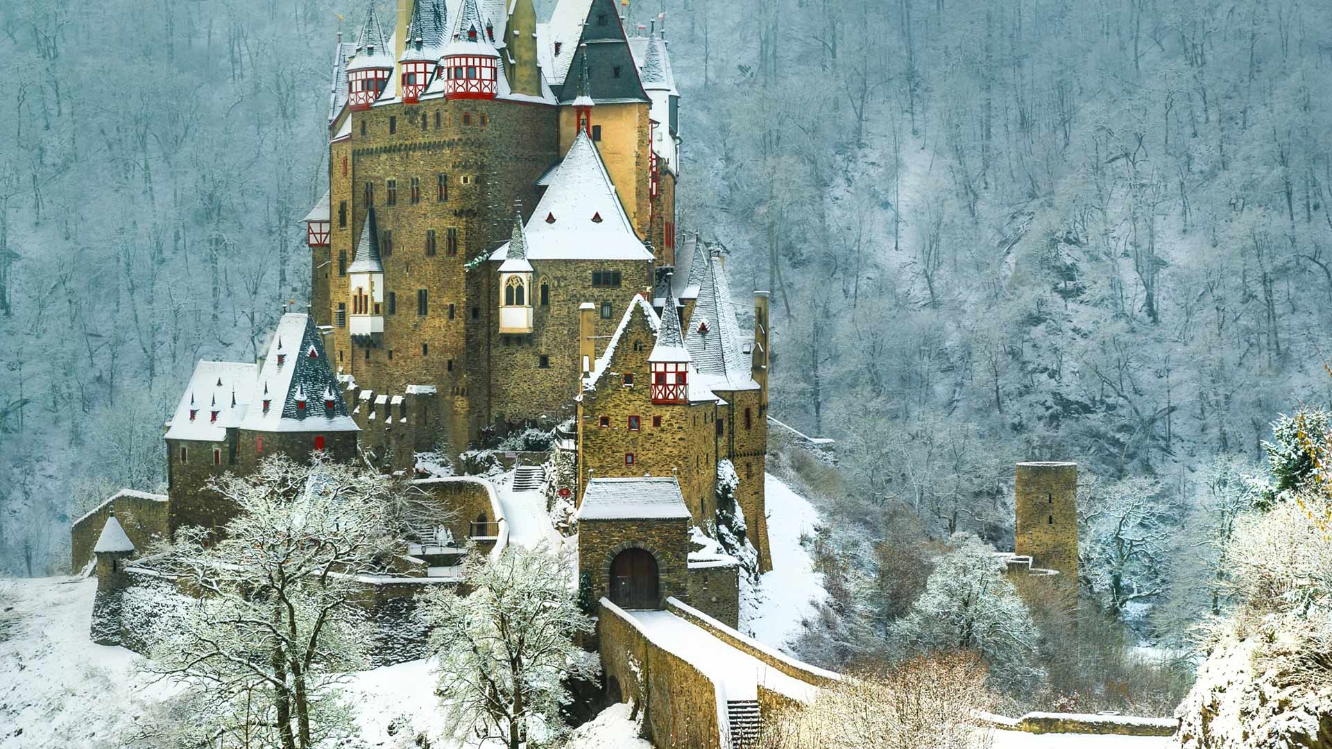 Amazing Eltz Castle Pictures & Backgrounds
