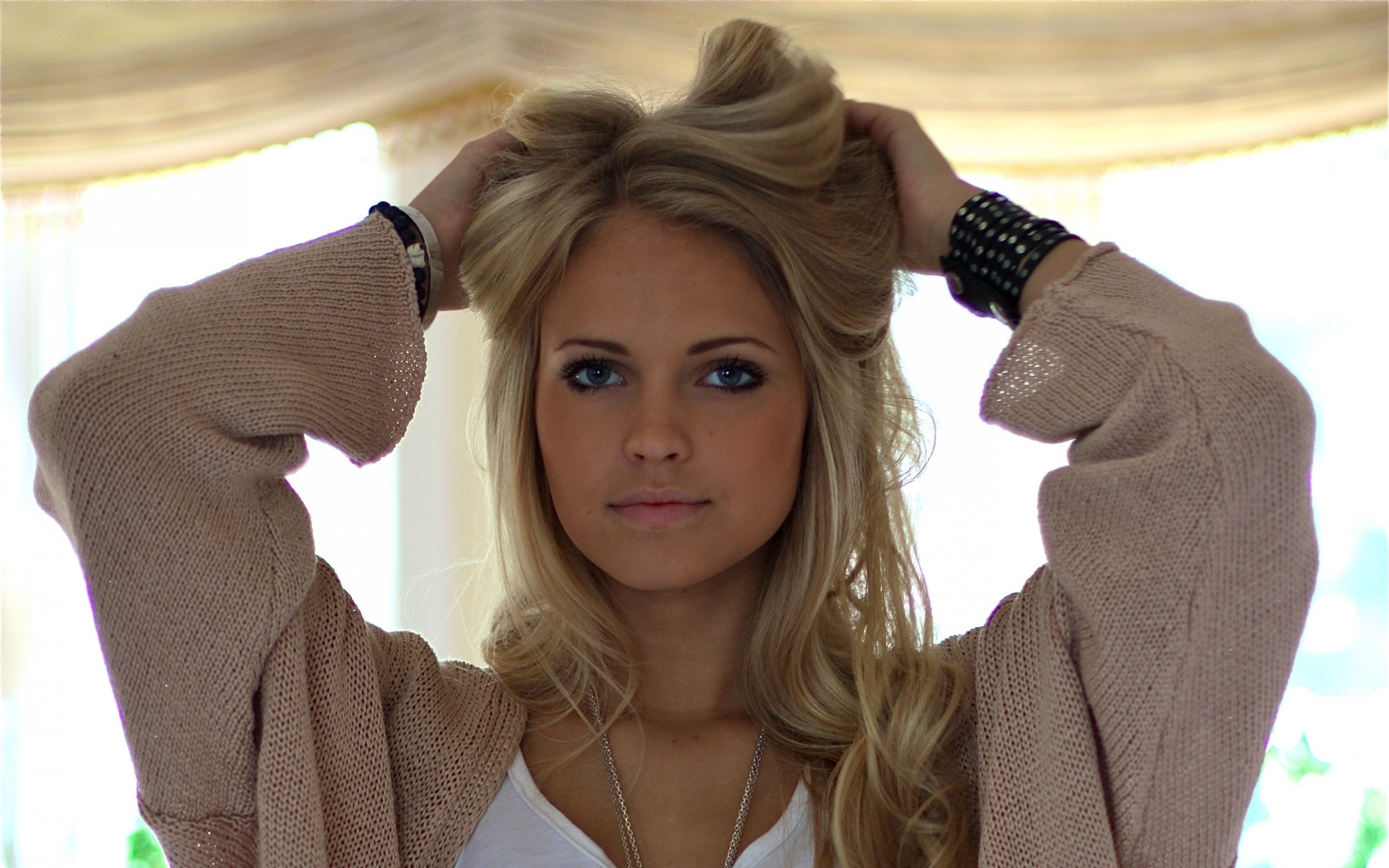 Amazing Emilie Marie Nereng Pictures & Backgrounds