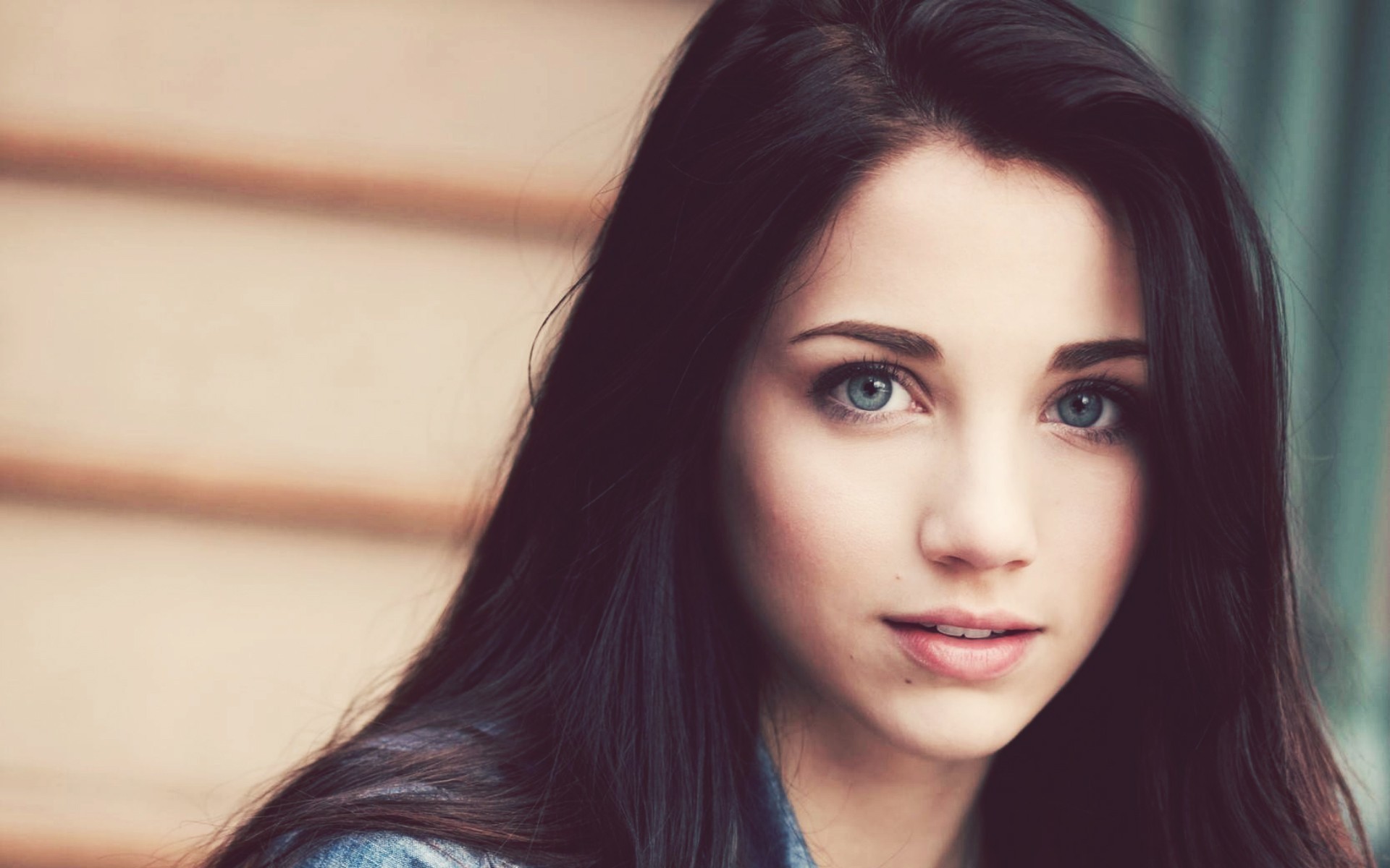 Emily Rudd High Quality Background on Wallpapers Vista