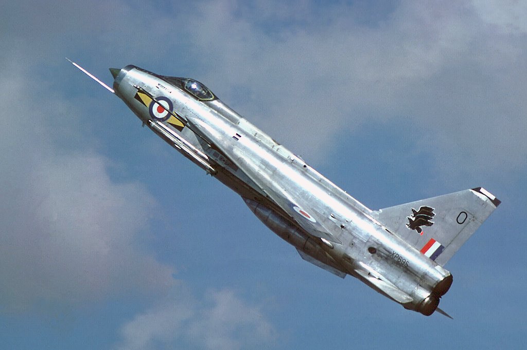 Amazing English Electric Lightning Pictures & Backgrounds
