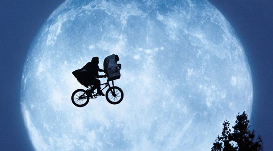 Nice Images Collection: E.T. The Extra-Terrestrial Desktop Wallpapers