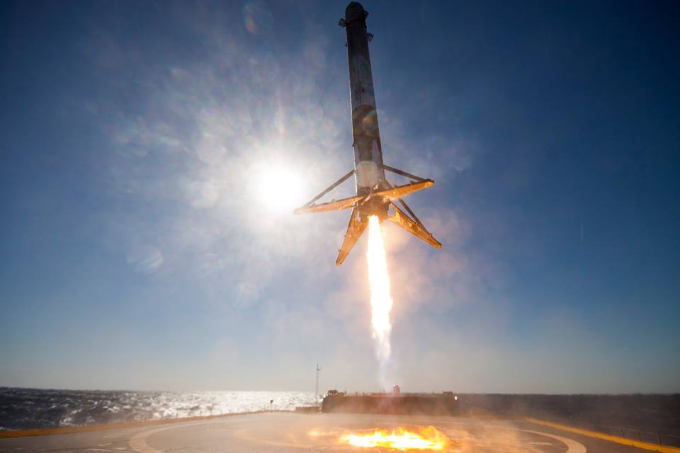 Amazing Falcon 9 Pictures & Backgrounds