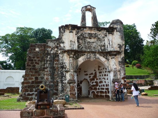 550x412 > Famosa Fortress In Malacca Wallpapers