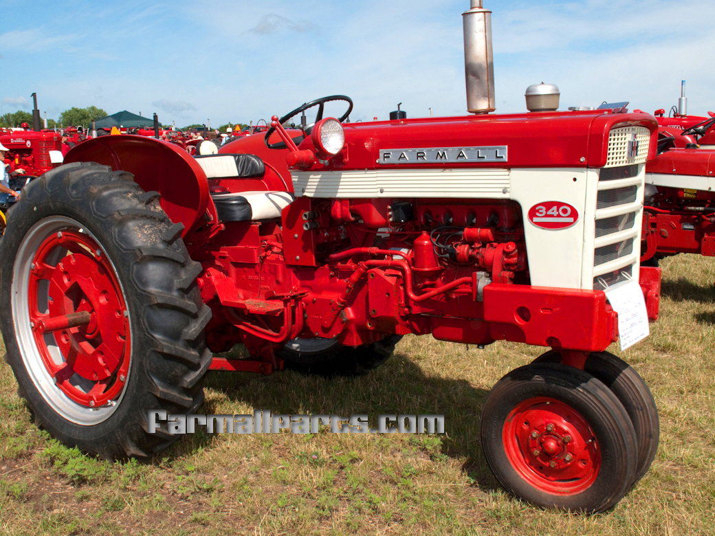 1040x780 > Farmall Tractor Wallpapers