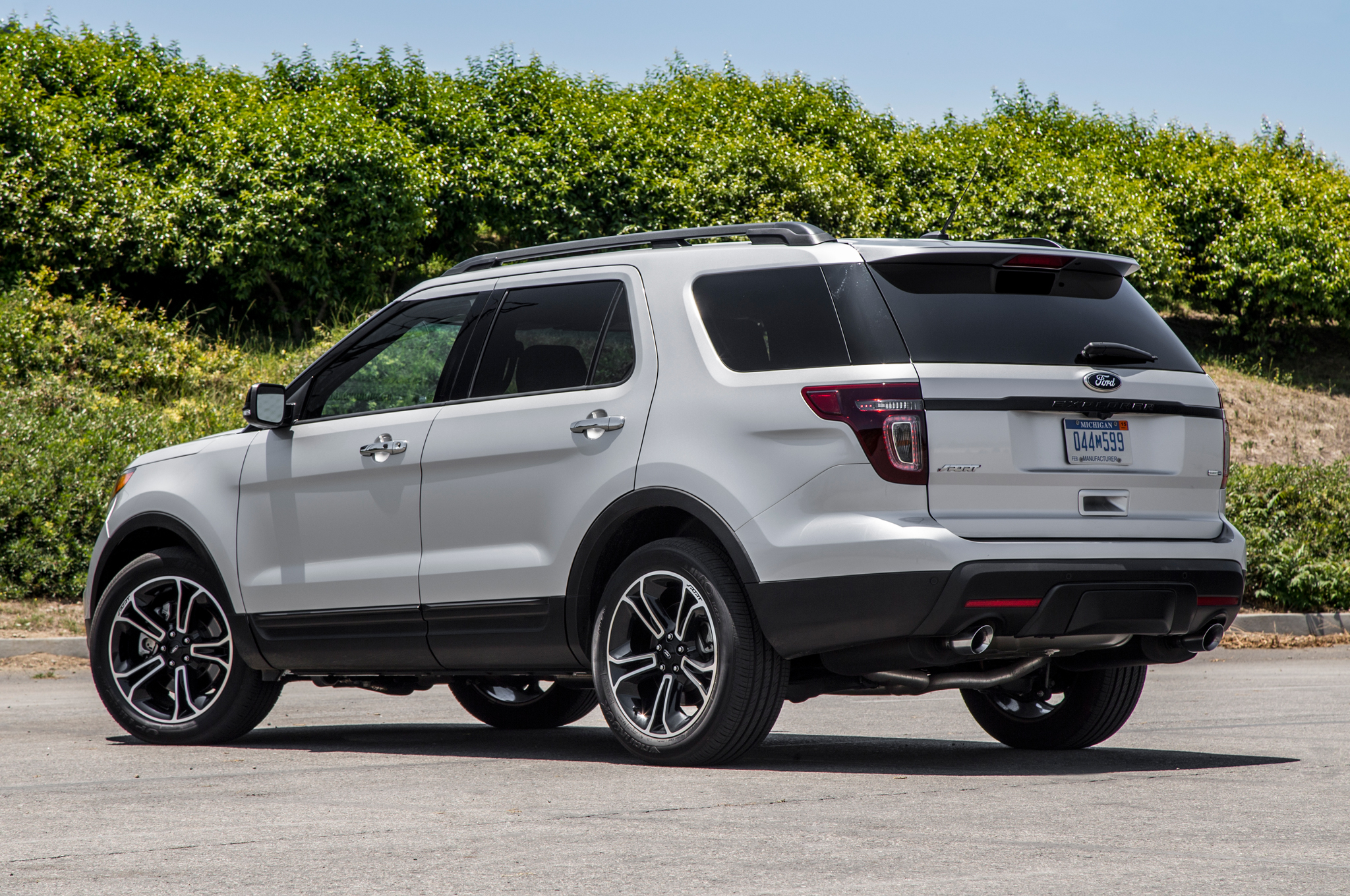 Ford Explorer Sport Wallpapers Vehicles Hq Ford Explorer Sport Pictures 4k Wallpapers 2019